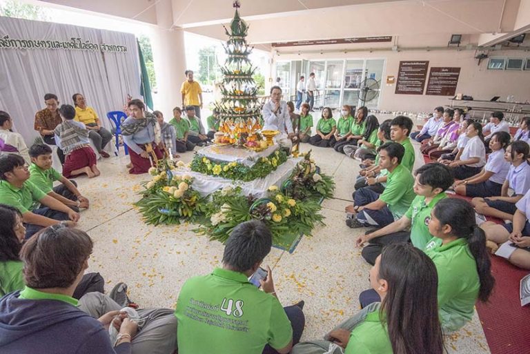 กิจกรรมเรียนรู้วัฒนธรรมไทย “บายศรีสู่ขวัญผูกข้อต่อแขนนักศึกษาใหม่” ประจำปีการศึกษา 2568